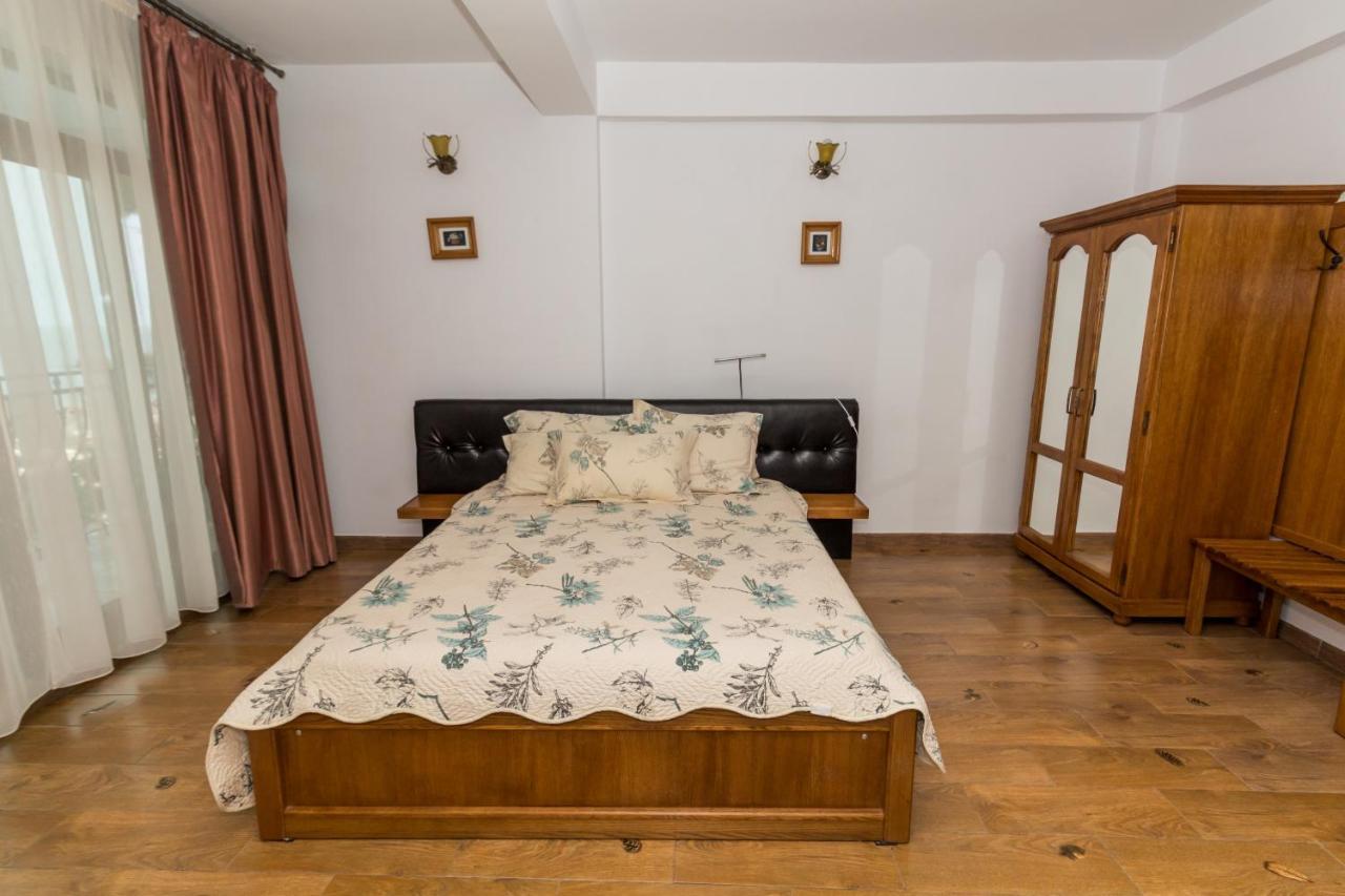 Pe Plaja Nr 9 *